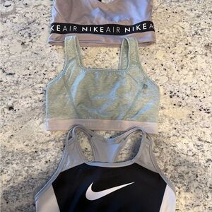 Nike Women’s M Sports Bra Bundle